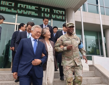 Former President Moon visits the JSA