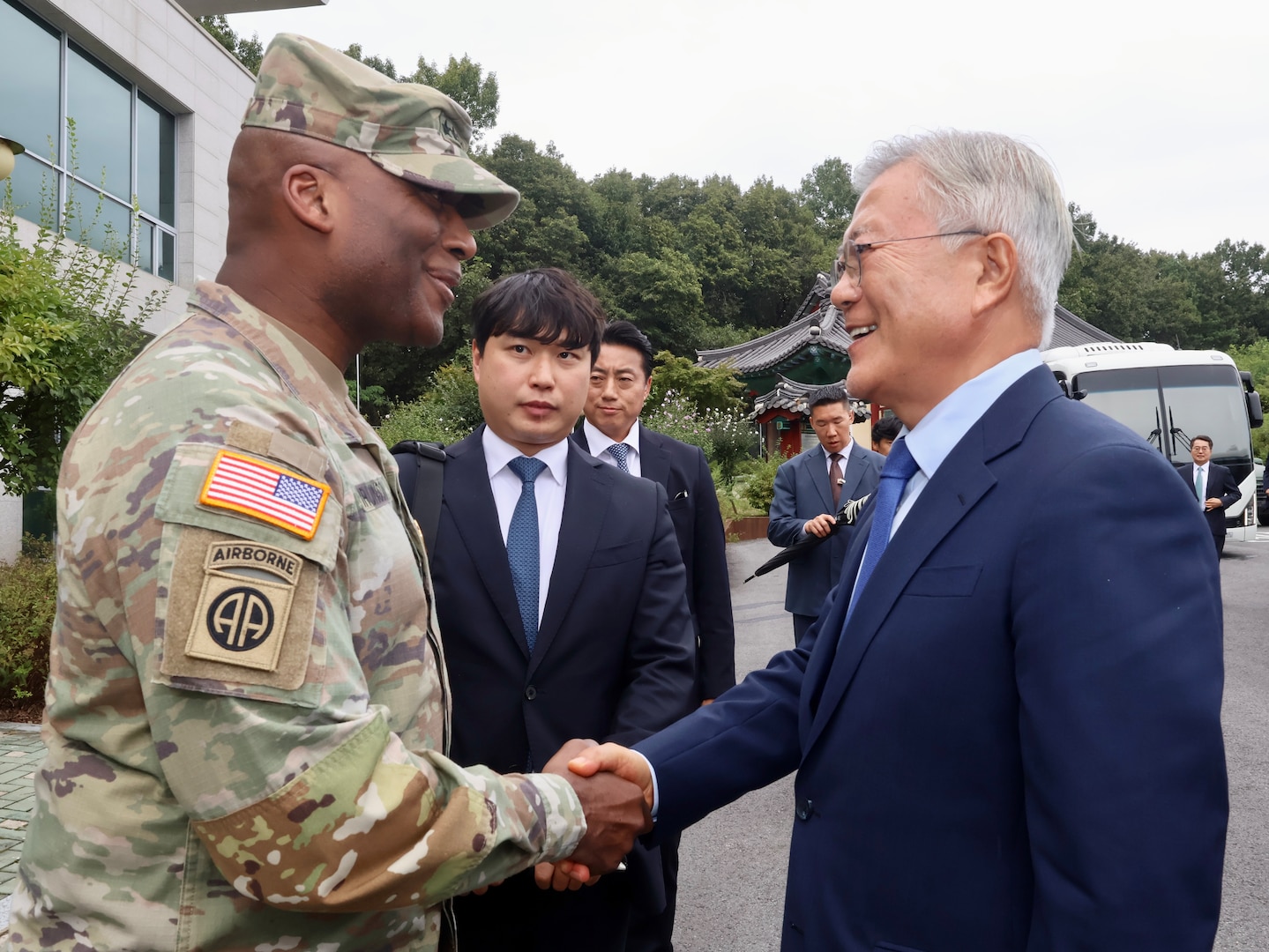 Former President Moon visits the JSA