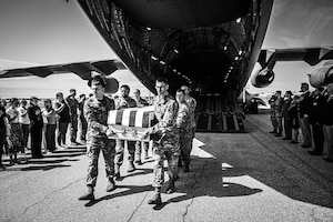 Military service members carry a casket off a C-17 Globemaster III with unidentified remains of U.S. service members during an Honorable Carry Ceremony at Offutt Air Force Base, Neb., July 17, 2025. The Defense POW/MIA Accounting Agency coordinates the ceremony to pay tribute to unidentified fallen service members from past conflicts. (U.S. Air Force photo by Daniel Martinez)