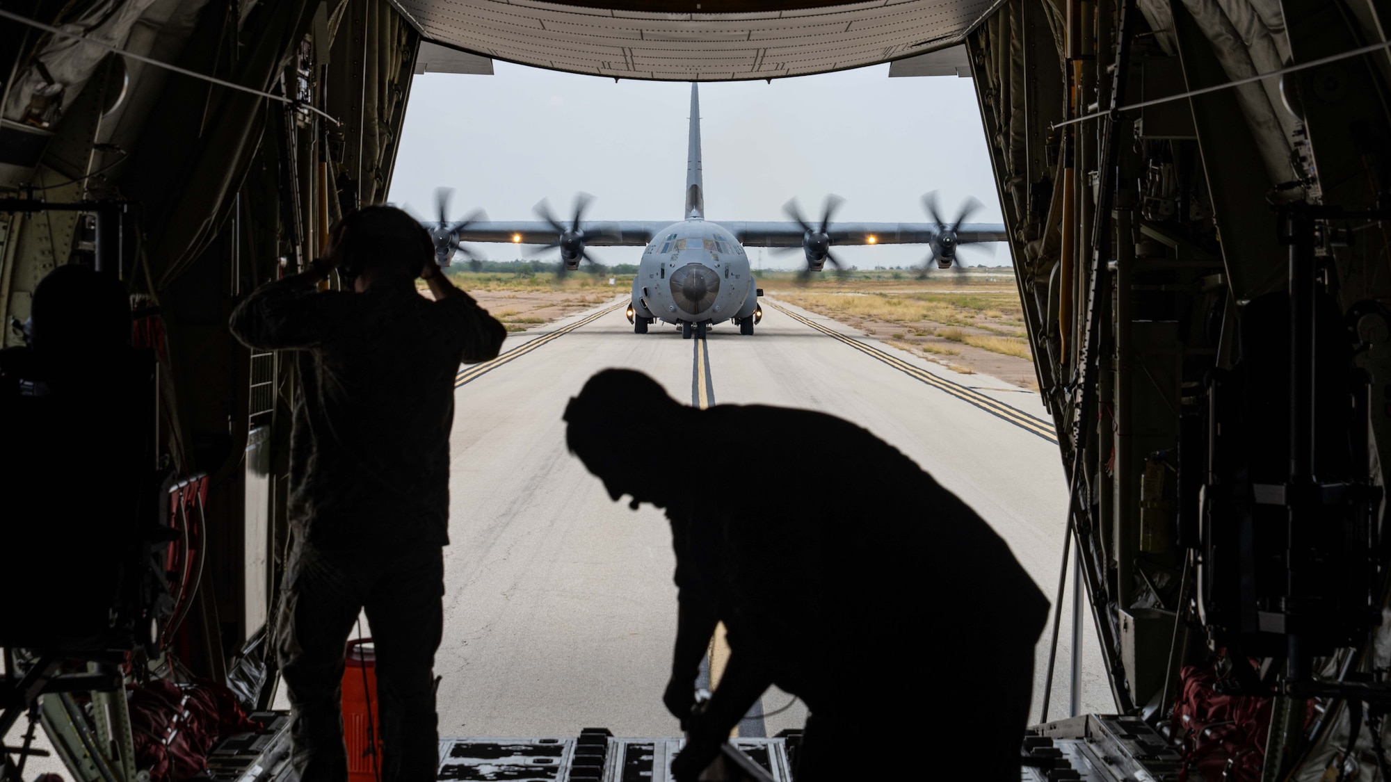 A U.S. Air Force C-130J Super Hercules assigned to the 317th Airlift Wing, conducts a hot-pit refuel at Tye Landing Zone, Dyess Air Force Base, Texas, Aug. 26, 2025. Hot-pit refueling enables rapid turnaround times, allowing the 317th AW to quickly redeploy aircraft for continued operations. (U.S. Air Force photo by Senior Airman Jade M. Caldwell)