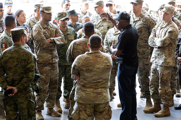 Blount Island Visit Strengthens Joint Operability, Supports Allied Cooperation