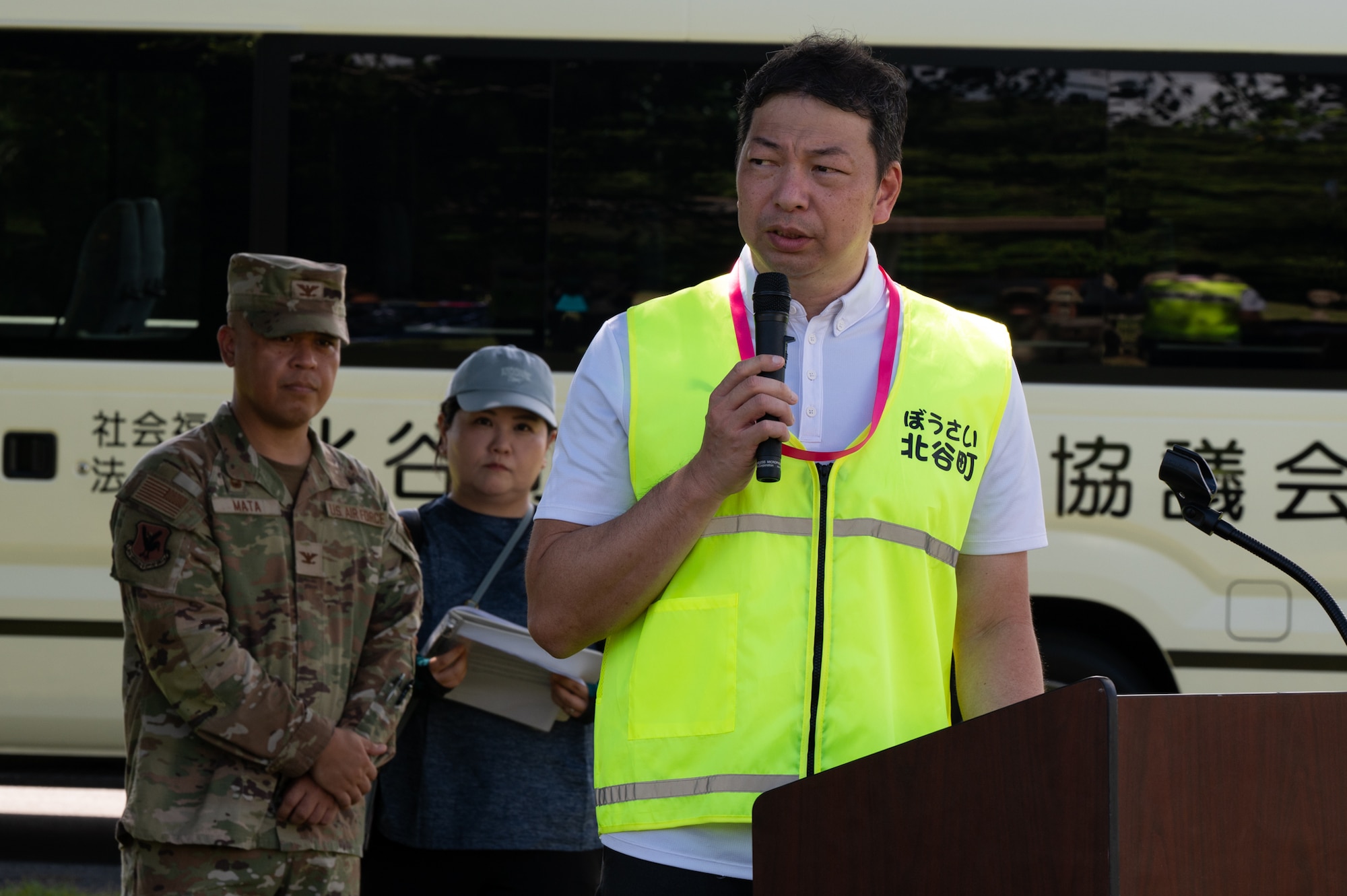 Mayor Masashi Toguchi gives remarks.