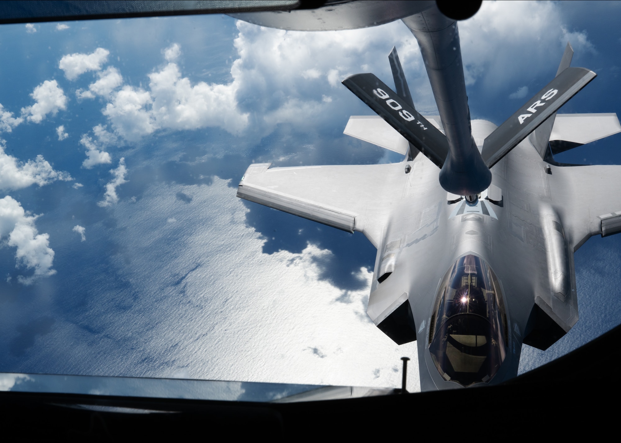A KC-135 Stratotanker refuels a U.S. Air Force aircraft.