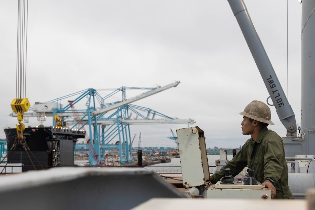 Carolina Dragon 25 is a 2nd MAW and Expeditionary Strike Group 2 exercise designed to validate and exercise the SS Wright’s capabilities and to prepare and confirm readiness for incorporation into future 2nd MAW exercises and contingency operations. (U.S. Marine Corps photo by Lance Cpl. Bryan Giraldo)