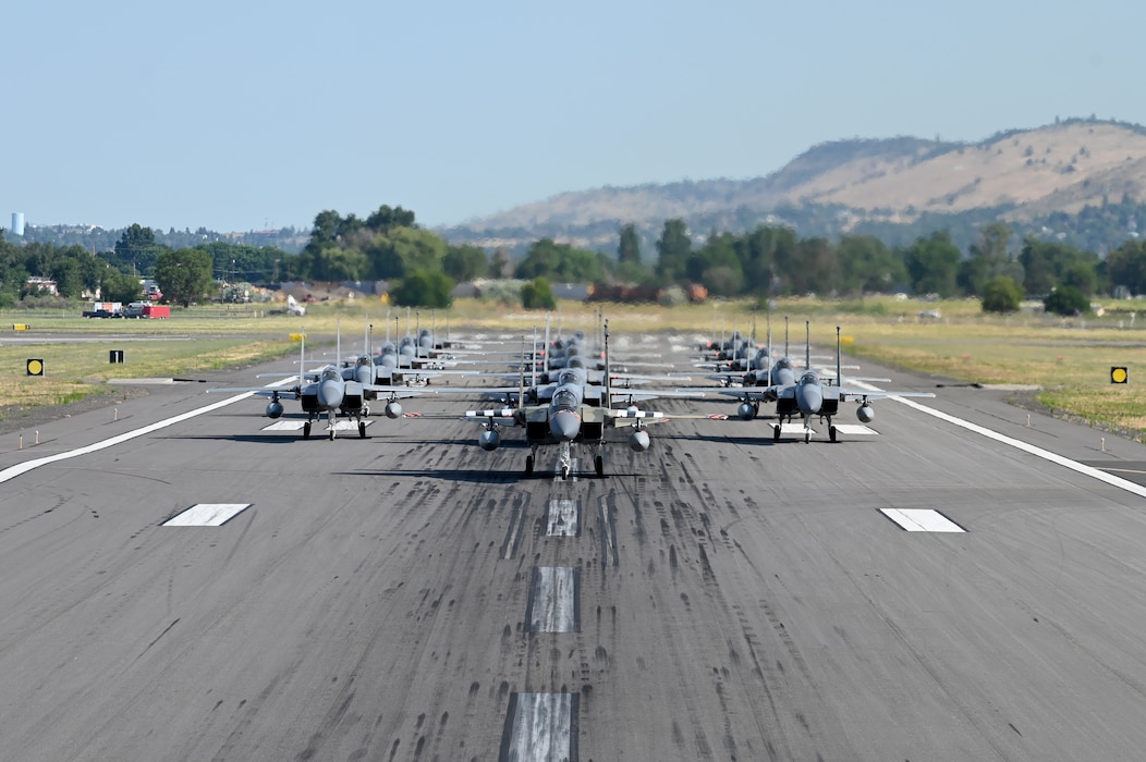 F15s on a flightline