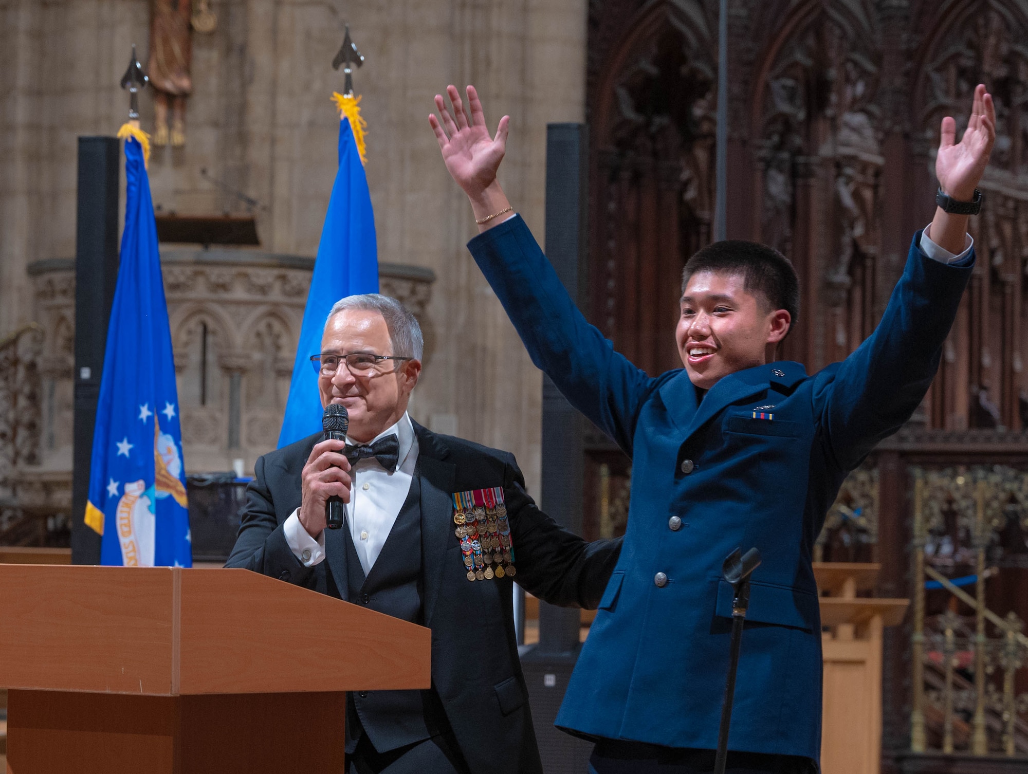 Retired SEAC speaks with Airman