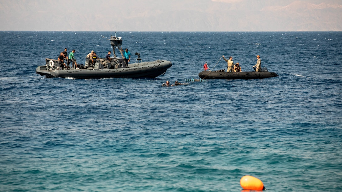 U.S. CENTRAL COMMAND AREA OF RESPONSIBILITY (Sept. 15, 2025) U.S. Navy explosive ordnance technicians assigned to U.S. Naval Forces Central Command’s Commander, Task Force (CTF) 56, right, work with members of the Jordanian Armed Forces to set explosives to neutralize a simulated sea mine in the Gulf of Aqaba, Sept. 15, 2025, during exercise INFINITE DEFENDER 25. INFINITE DEFENDER 25 is an annual, bilateral explosive ordnance disposal and maritime security exercise between U.S. 5th Fleet and the Royal Jordanian Navy to enhance mutual capabilities and interoperability. (U.S. Army photo by Sgt. Hans Williams)