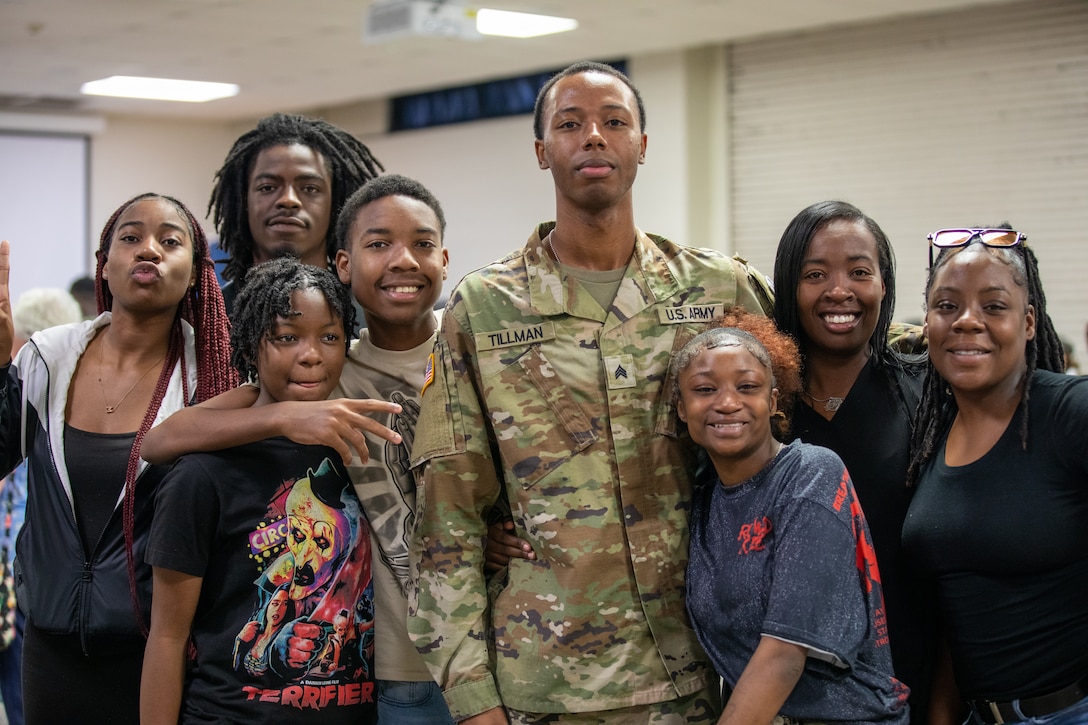 Detachment 38, 335 Signal Command (T) departure ceremony