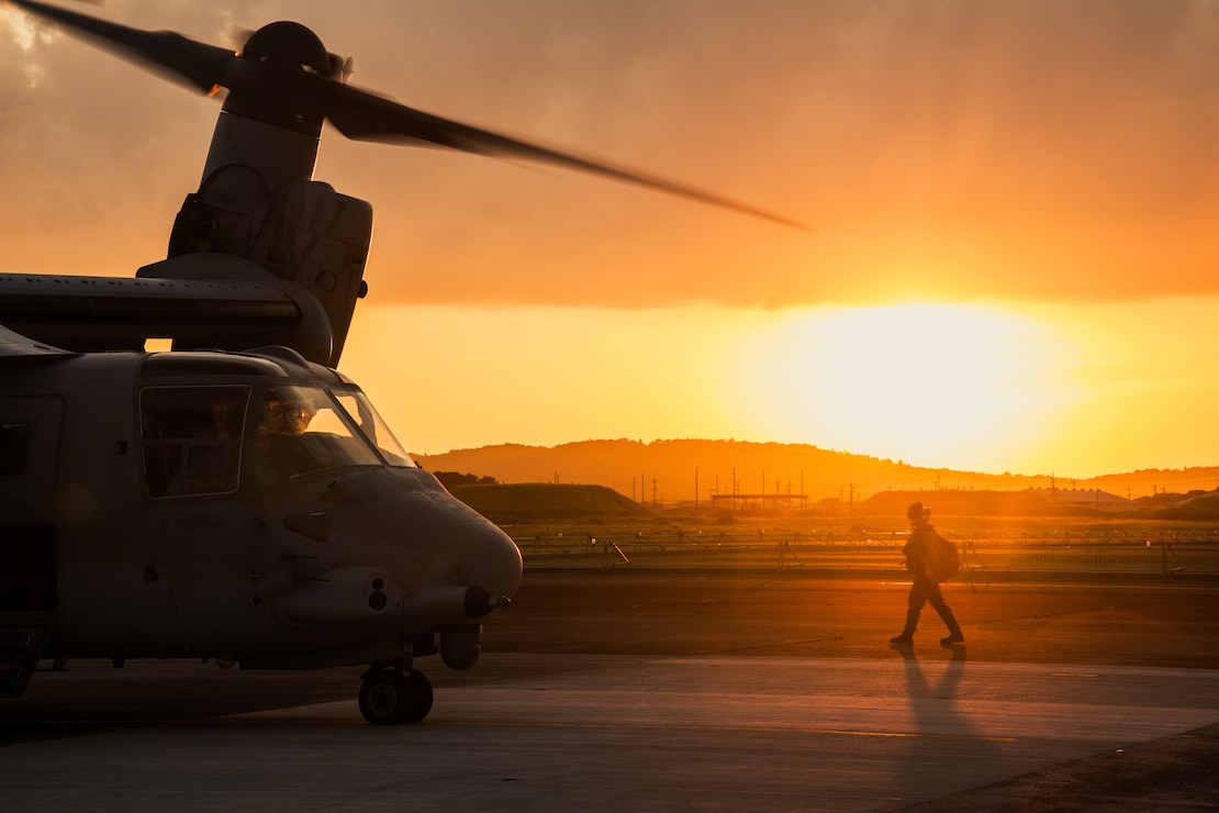 .S. Marine Corps pilots with Marine Medium Tiltrotor Squadron (VMM) 262, Marine Aircraft Group 36, 1st Marine Aircraft Wing perform a hot seat switch during Resolute Dragon 25 on Japan Maritime Self-Defense Force Kanoya Air Base, Kagoshima, Japan, Sept. 19, 2025.