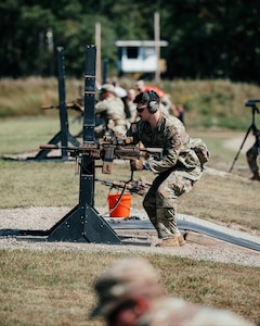 A Soldier with the Minnesota National Guard’s 34th Infantry Division prepares to fire the M250 automatic rifle during a New Equipment Training fielding at Camp Ripley, Minn., September 16, 2025.