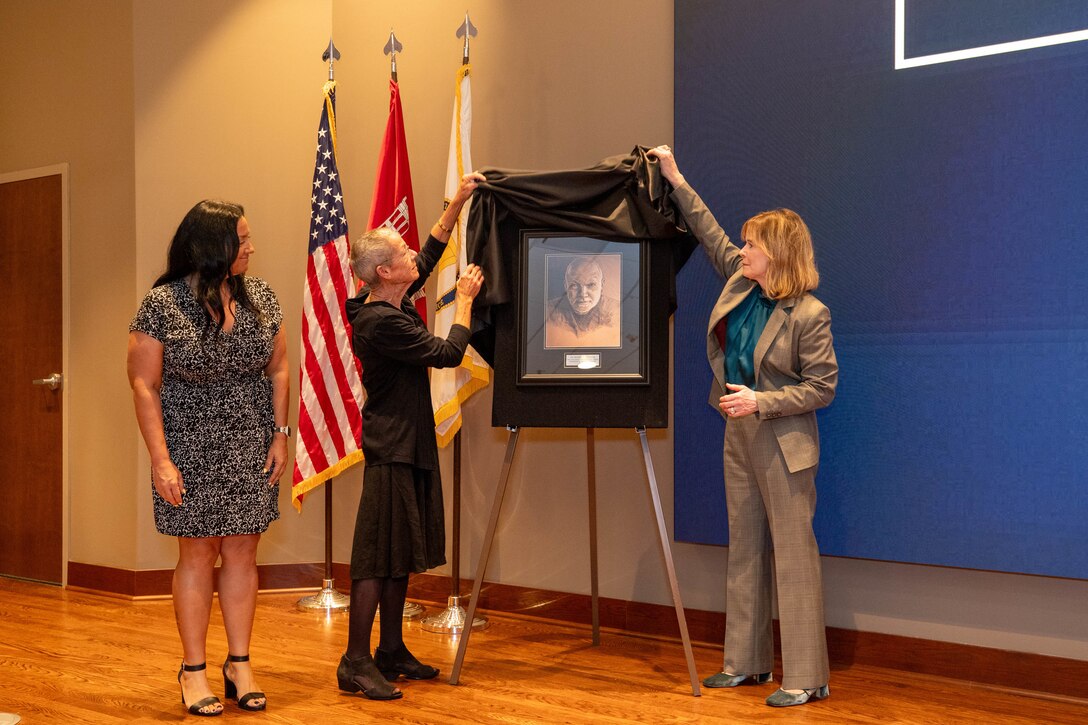 ERDC Director Dr. Beth Fleming and Dr. Stephens’ family unveil his one-of-a-kind portrait. For each WES Gallery inductee, a photo is taken and added to the Gallery wall to commemorate their ERDC career. Stephens’s WES Gallery inductee photo is unique, as it is a pencil drawing of one of his final photos by Randy Kleinman, a former DAAC colleague.