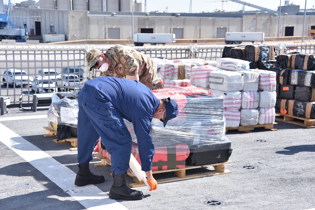 U.S. Coast Guard Cutter Midgett (WMSL 757) crewmembers offload bales of seized narcotics in San Diego, Sept. 25, 2025. The drugs, worth an estimated $156 million, were seized in international waters of the Eastern Pacific Ocean.