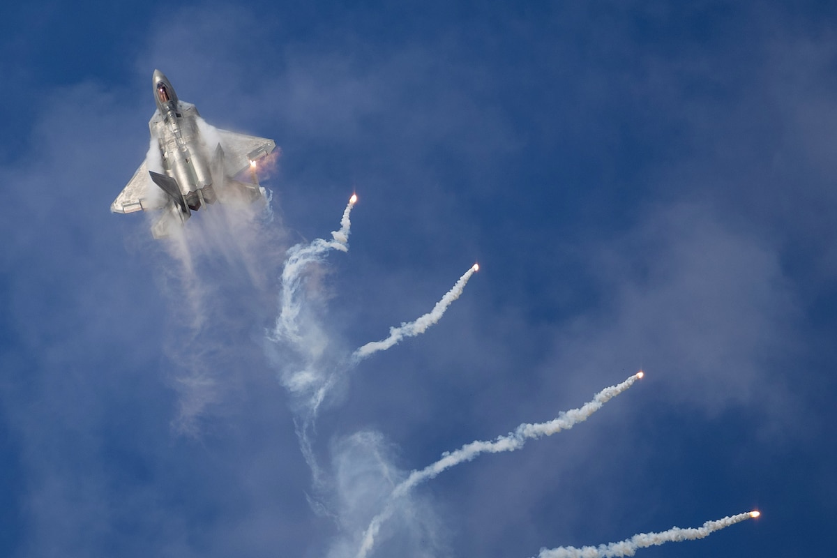 The U.S. Air Force F-22 Raptor Demonstration Team performs during the 2025 Naval Air Station Oceana Air Show in Virginia Beach, Va., Sept. 21, 2025. This year’s show commemorated 250 years of America’s Navy, honoring its legacy, innovation and enduring strength. (U.S. Navy photo by Mass Communication Specialist 2nd Class Kaitlin Young)