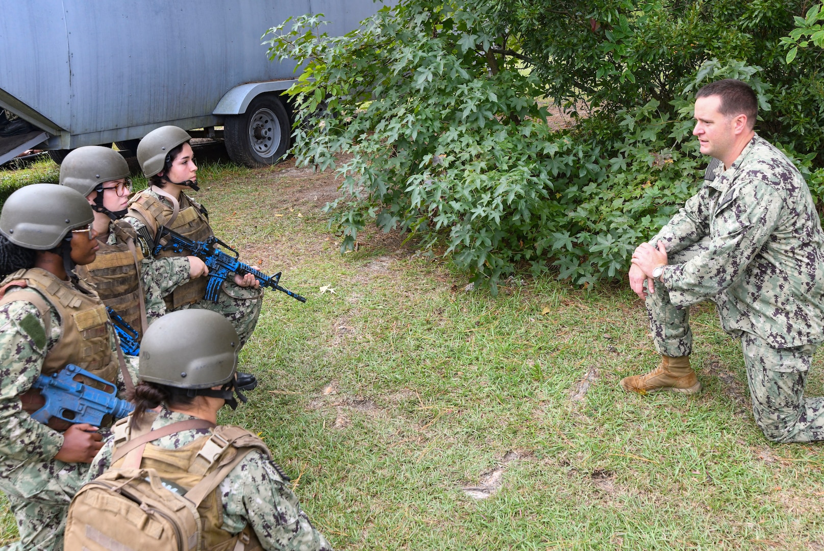 Hospital Corpsman first class Andrew Miller, who recently attained certification as a paramedic-qualified corpsmen, gives trainees a briefing before starting tactical combat casualty care (