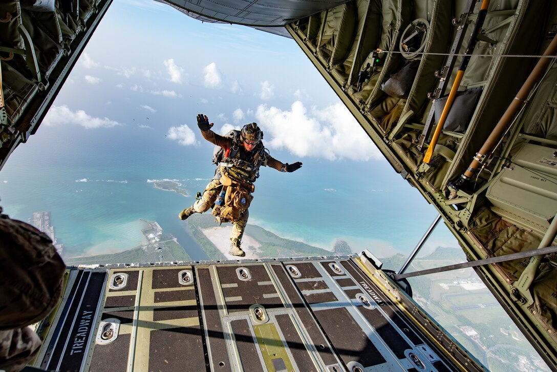 A U.S. Air Force special tactics Airman from the Kentucky Air National Guard’s 123rd Airlift Wing prepares to jump into Henry E. Rohlsen Airport near Christiansted in St. Croix, U.S. Virgin Islands, Aug. 26, 2025 as part of Emerald Warrior 25.2, a large-scale special operations exercise being staged in multiple locations by Air Force Special Operations Command.