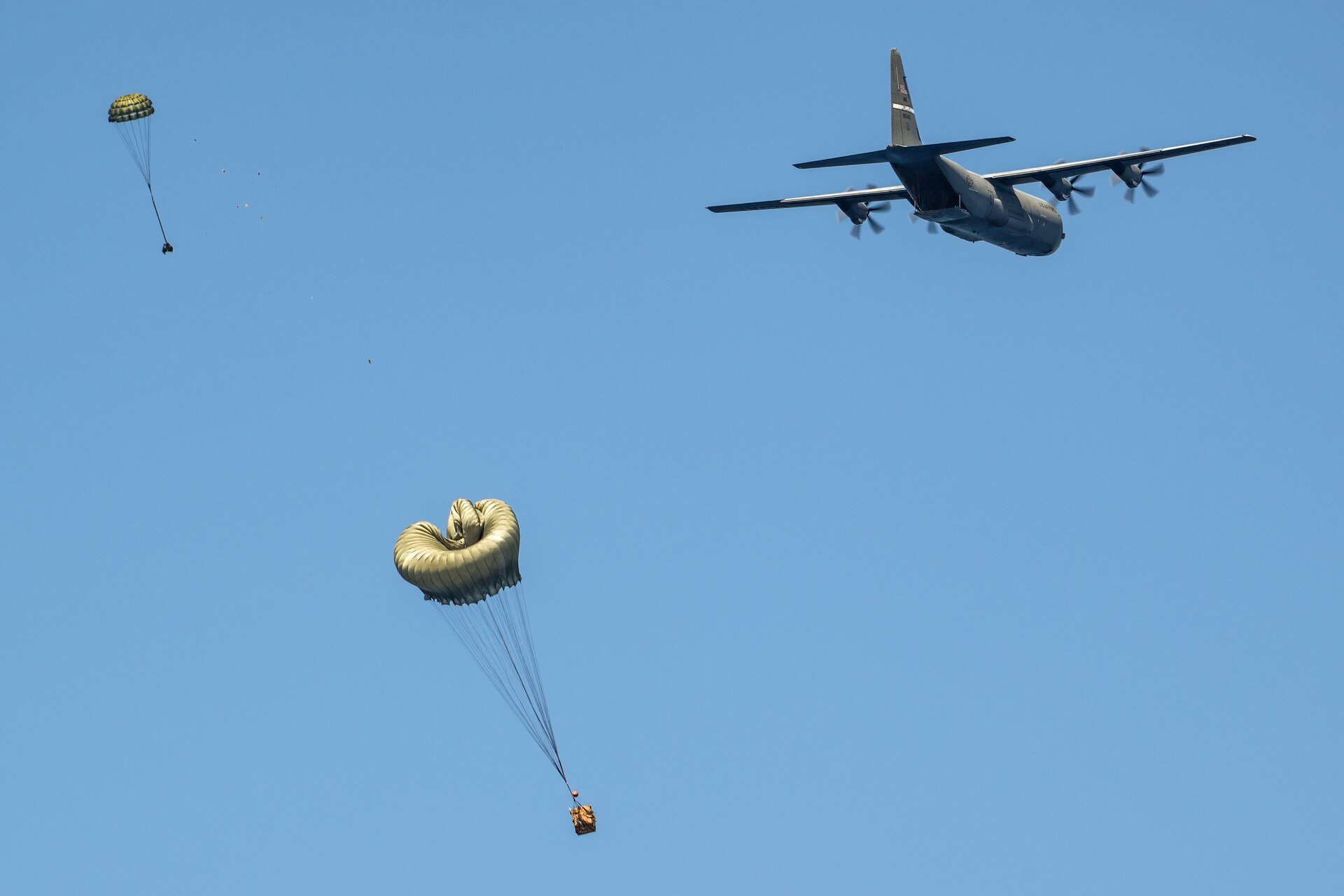 A U.S. Air Force C-130J Super Hercules from the Kentucky Air National Guard’s 123rd Airlift Wing deploys an inflatable boat and survival gear into the Caribbean Sea following a simulated place crash off the coast of St. Croix, U.S. Virgin Islands, Aug. 29, 2025 as part of Emerald Warrior 25.2, a large-scale special operations exercise staged in multiple locations by Air Force Special Operations Command.