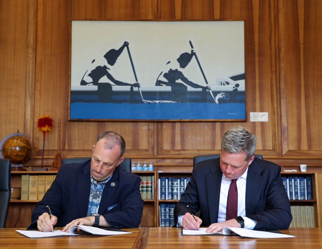 U.S. Army Secretary Dan Driscoll and Hawaiʻi Governor Josh Green signed a non-binding statement of principles addressing national security, land use, and areas of mutual benefit. This document reflects a collective understanding of how the Army and State will continue their collaborative discussions.