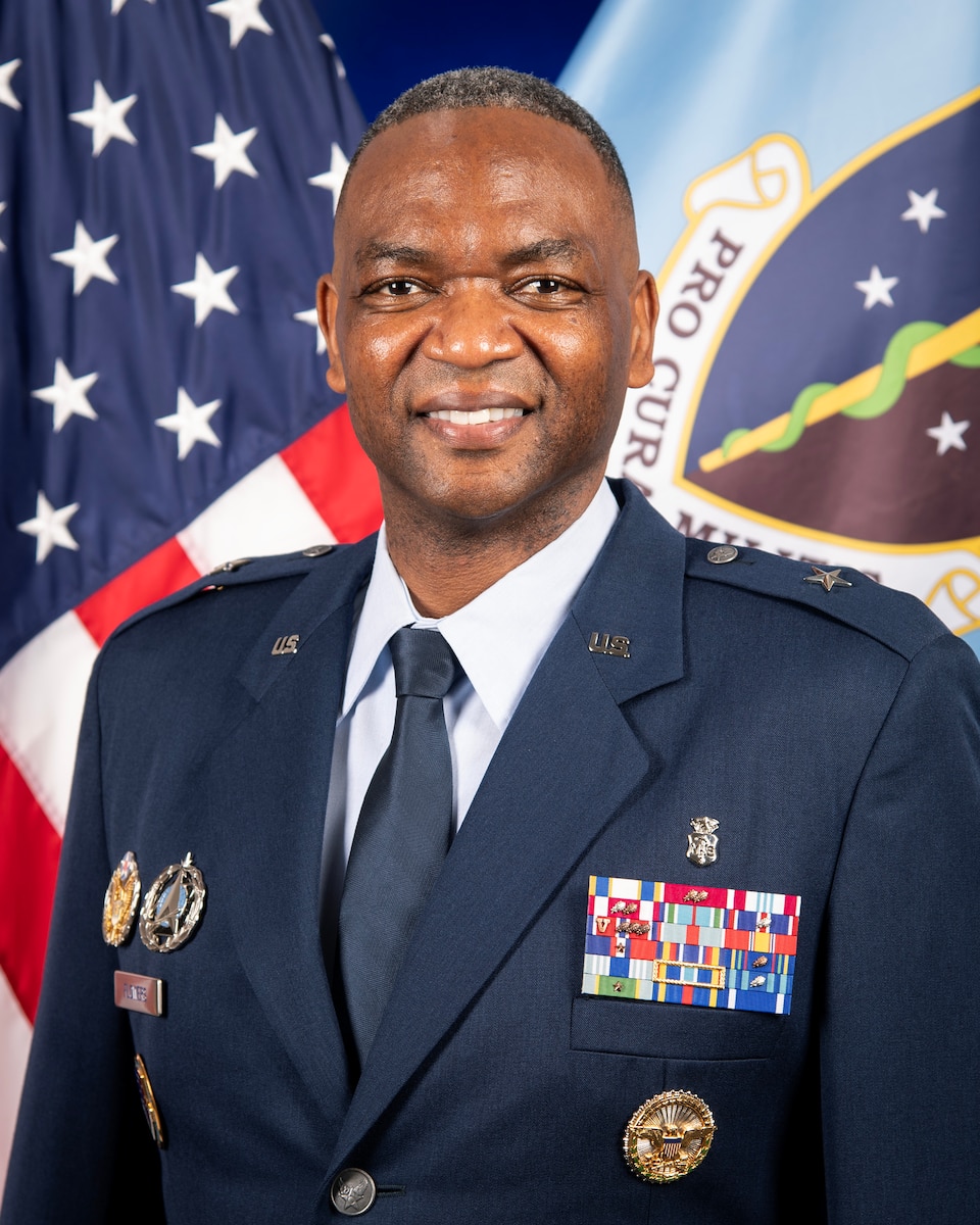 Official portrait of Brig. Gen. Flowers