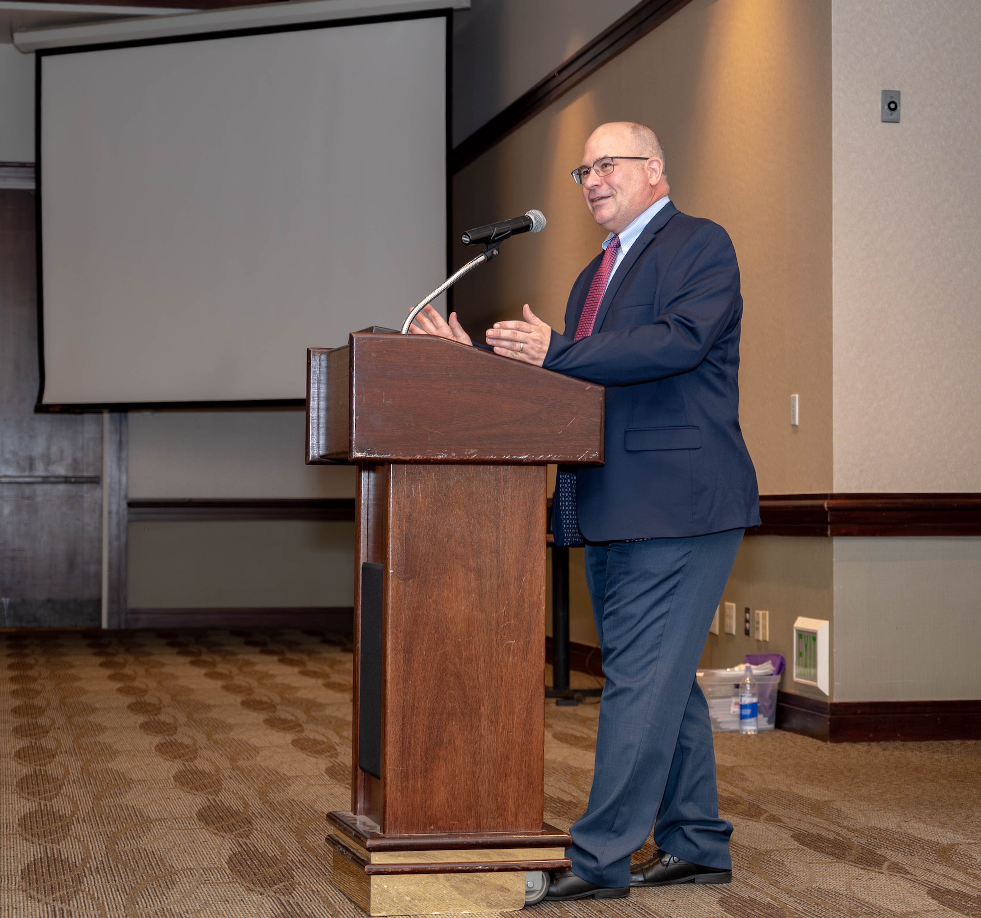 Lohn Levitow, Jr. speaks to Airmen at Travis AFB.
