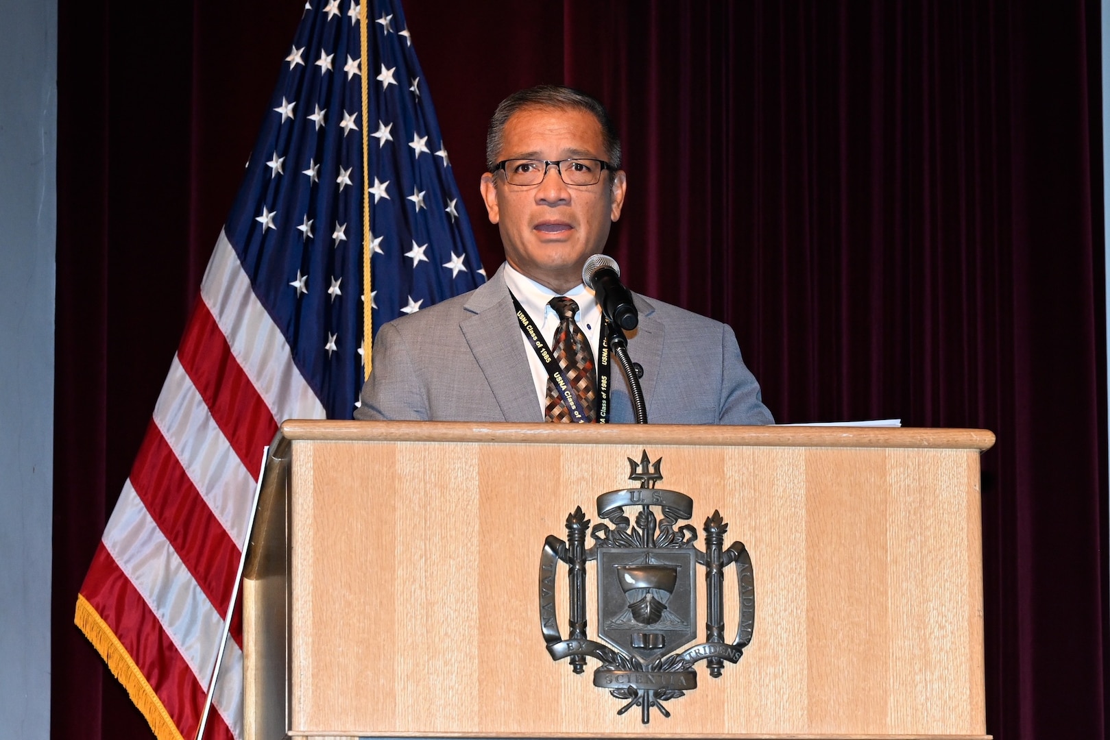 Jon Figuerres, a member of the academy’s class of 1985 and the Defense POW/MIA Accounting Agency senior operations officer, addressed his fellow alumni, who gathered at the Naval Academy to celebrate their 40th class reunion, Sept. 19, 2025, in Annapolis, Md.