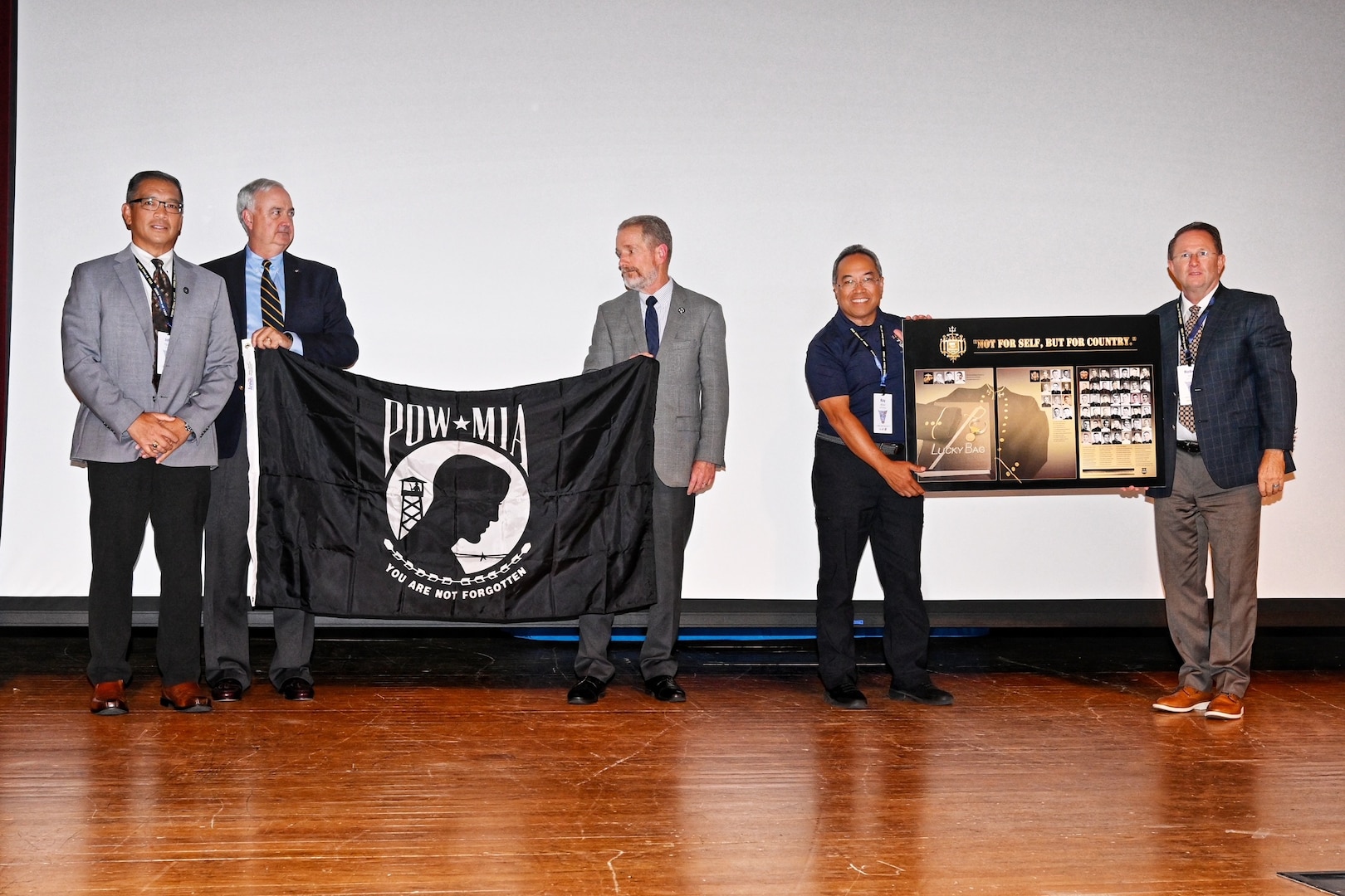 Jon Figuerres, a member of the academy’s class of 1985 and the Defense POW/MIA Accounting Agency senior operations officer, was given an award during the Naval Academy 40th class reunion, Sept. 19, 2025, in Annapolis, Md.