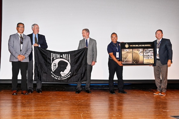 Jon Figuerres, a member of the academy’s class of 1985 and the Defense POW/MIA Accounting Agency senior operations officer, was given an award during the Naval Academy 40th class reunion, Sept. 19, 2025, in Annapolis, Md.