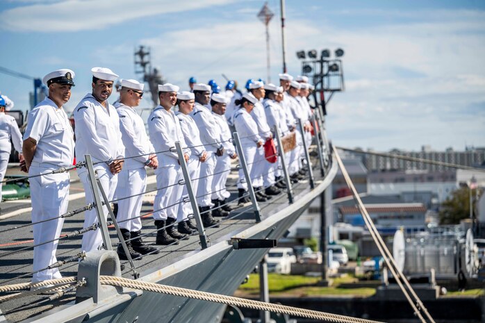 Sailors assigned to the Arleigh Burke-class guided-missile destroyer USS Benfold (DDG 65) and Command Master Chief Larry Booker Jr., left, man the rails on the foc’sle as the ship prepares to depart Commander, Fleet Activities Yokosuka, Japan, Sept. 29, following 10 consecutive years of forward-deployed service in the U.S. 7th Fleet area of operations.