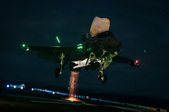 A U.S. Marine Corps F-35B Lightning II with Marine Fighter Attack Squadron (VMFA) 122, 11th Marine Expeditionary Unit, lands on the flight deck of Wasp-class amphibious assault ship USS Boxer (LHD 4) in the Pacific Ocean, March 28, 2026.