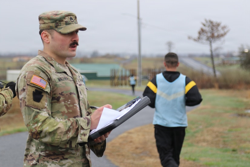 U.S. Army Staff Sgt. Leo Malfara, a Basic Leader Course (BLC) facilitator with 3rd Battalion, 166th Regiment - Regional Training Institute, Pennsylvania Army National Guard, evaluates BLC students during an Army Fitness Test at Fort Indiantown Gap, Pa. April 2, 2026. (U.S. Army National Guard photo by Sgt. 1st Class Shane Smith)