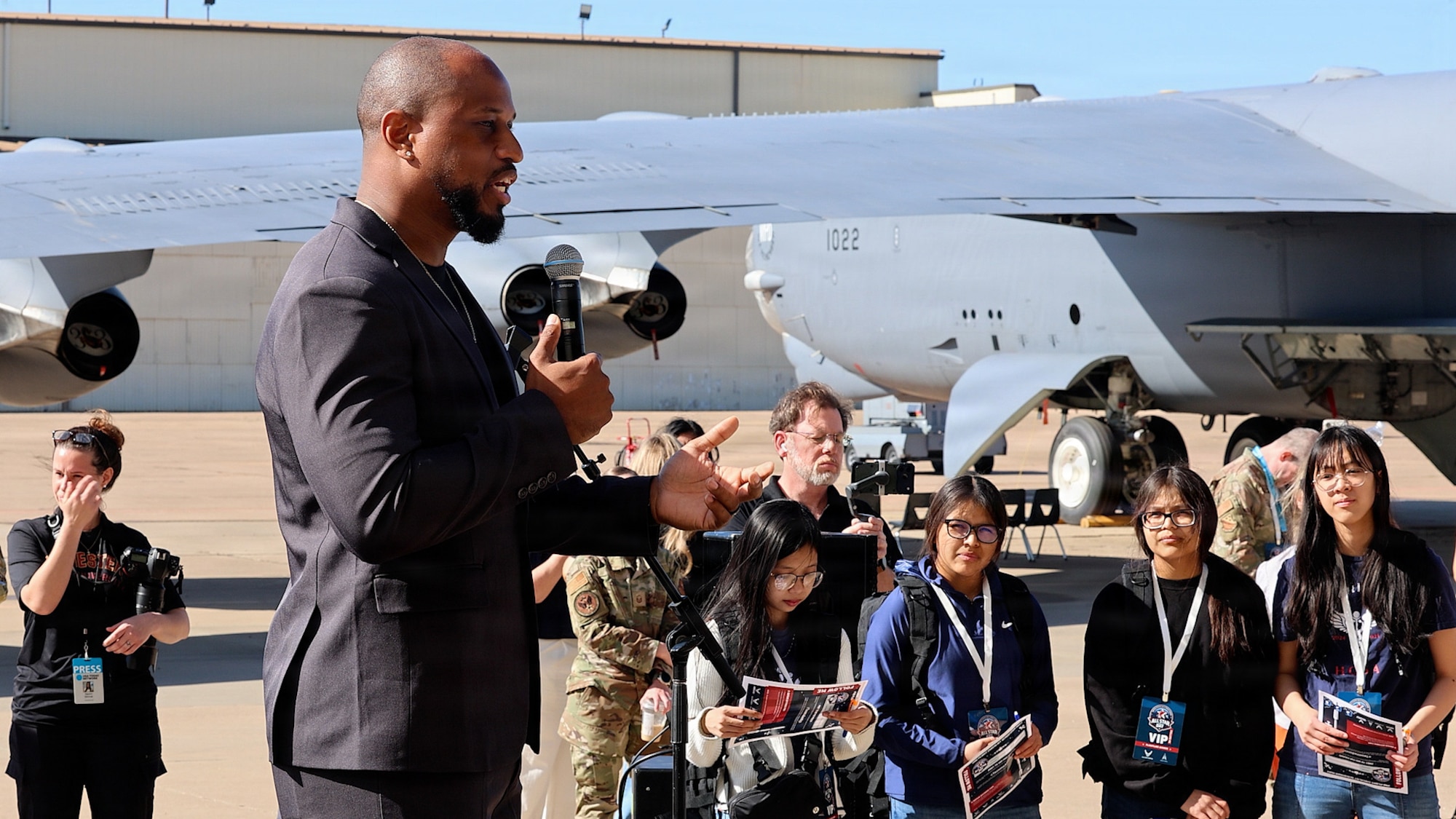 NFL star DJ Campbell welcomes high school students to All-Star Leadership Day at Sheppard Air Force Base