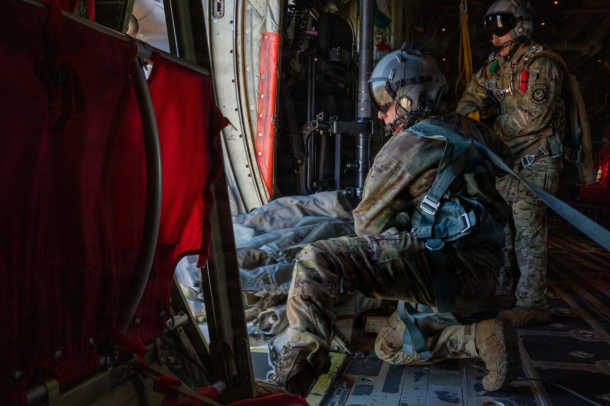 Man holds static parachute lines