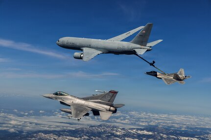 Airplanes flying in formation