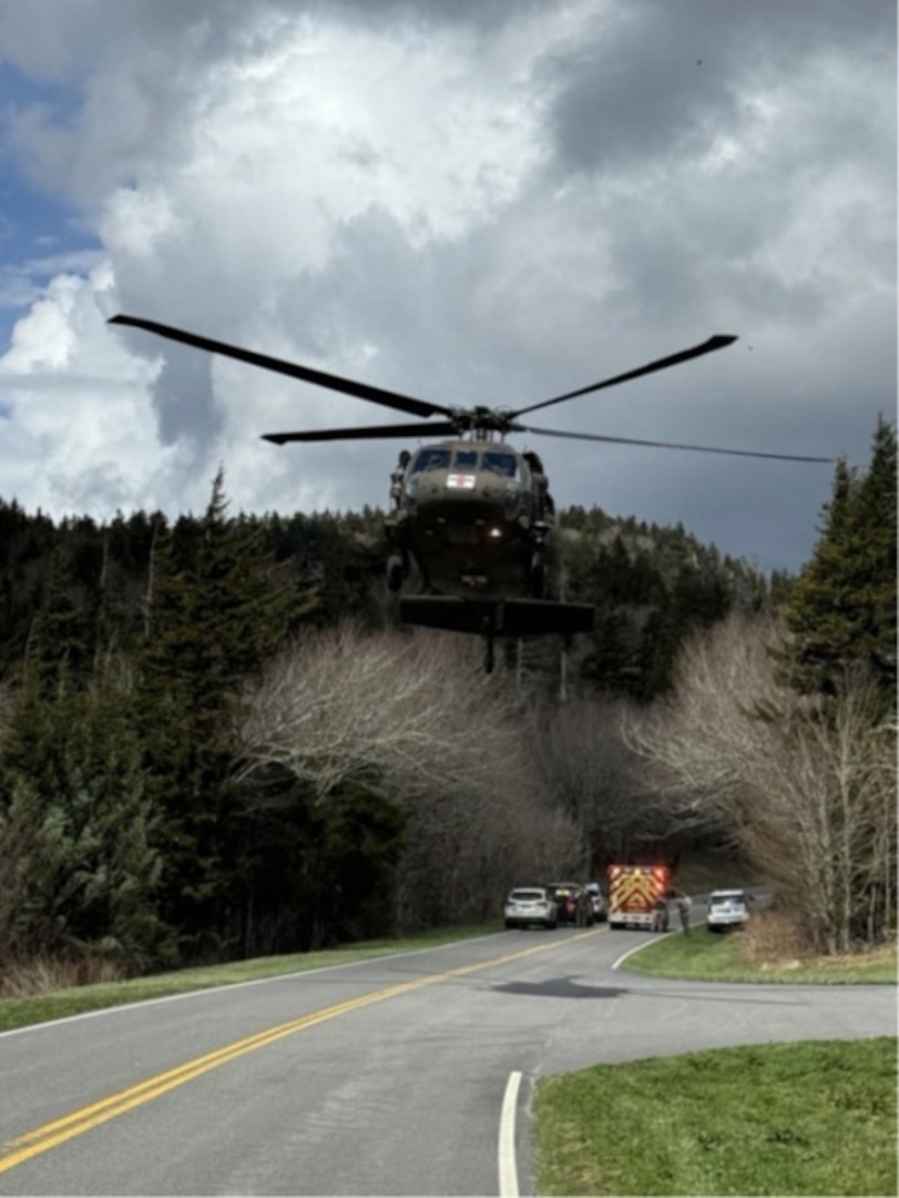 A Tennessee Army National Guard UH-60 Black Hawk lifts off from the Dillons Gap parking lot along Kuwohi Road, in the Great Smoky Mountains National Park, to airlift a park visitor experiencing cardiac arrest to the University of Tennessee Medical Center in Knoxville, April 1, 2026.