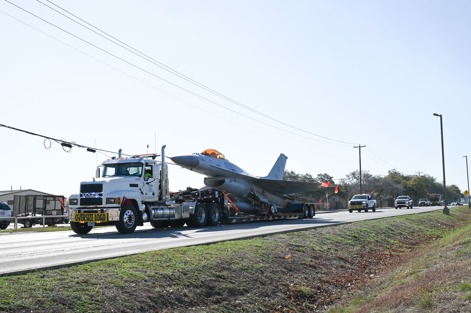 Arrival of an F-16 Fighting Falcon