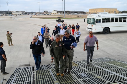 USO Governors Get Inside Look at Air Reserve Mission