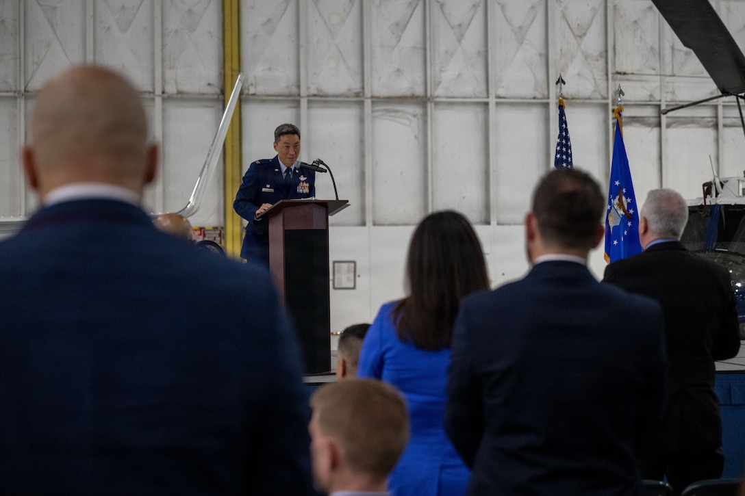 U.S. Air Force Col. Jun S. Oh, recites the Honorary Commanders’ Oath with new and returning honorary commanders.
