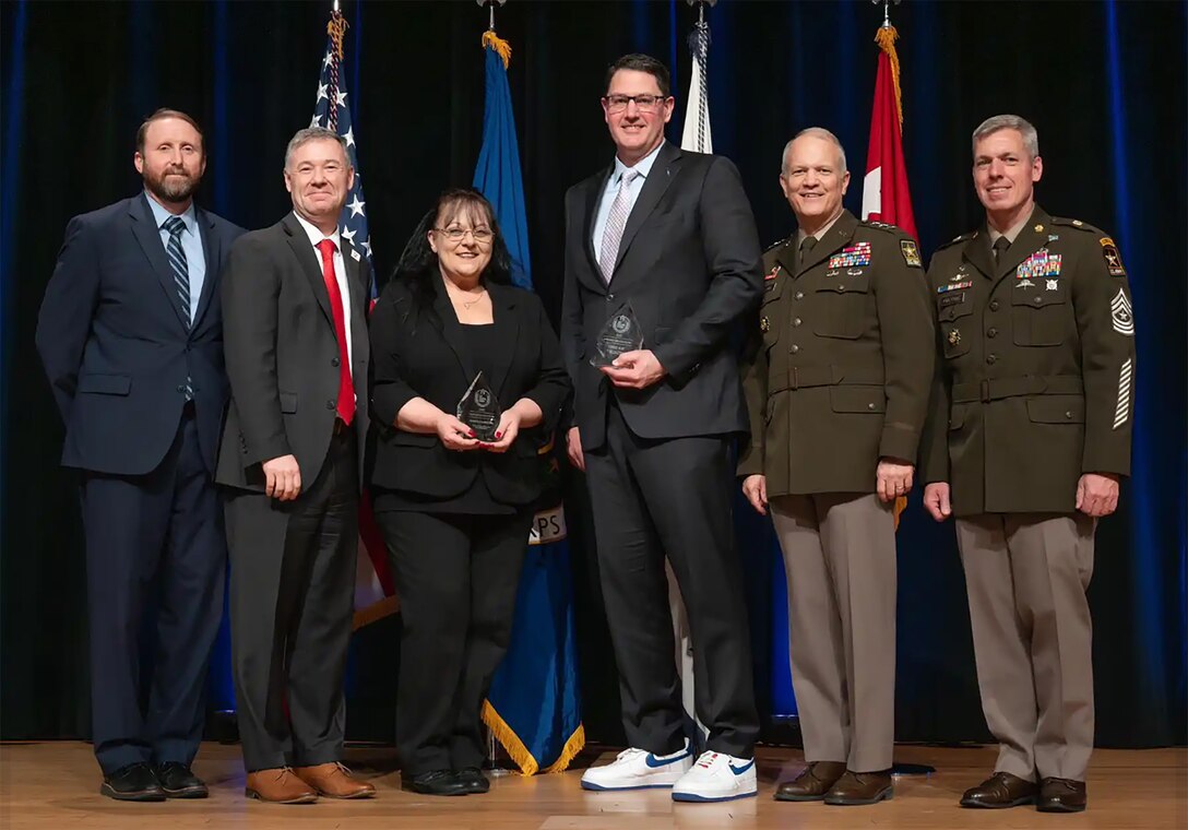 2 Soldiers and four civilians receiving award