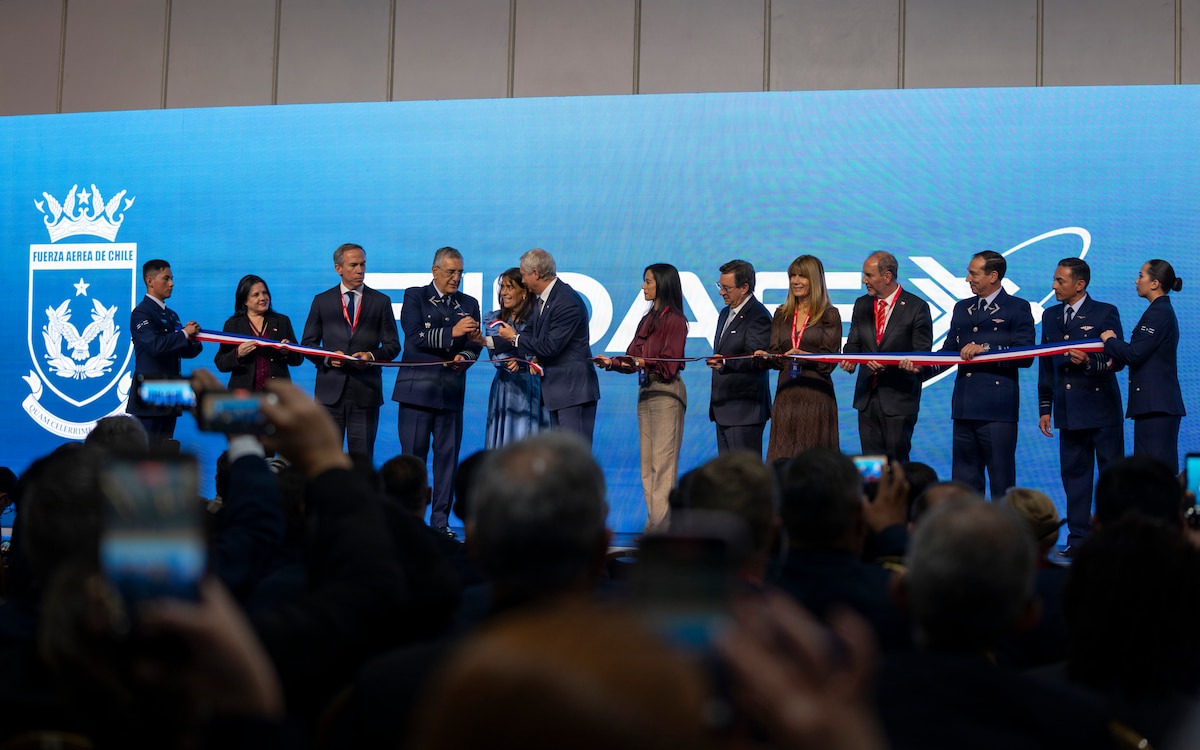 President of the Republic of Chile José Antonio Kast and Chilean senior government and military leaders participate in a ribbon-cutting ceremony during the Feria Internacional del Aire y del Espacio (FIDAE) 2026 opening ceremony in Santiago, Chile, April 7, 2026. The ceremony marked the official opening of FIDAE 2026 and highlighted Chile’s leadership in advancing international air and space cooperation and regional security. (U.S. Air Force photo by Andrea Jenkins)
