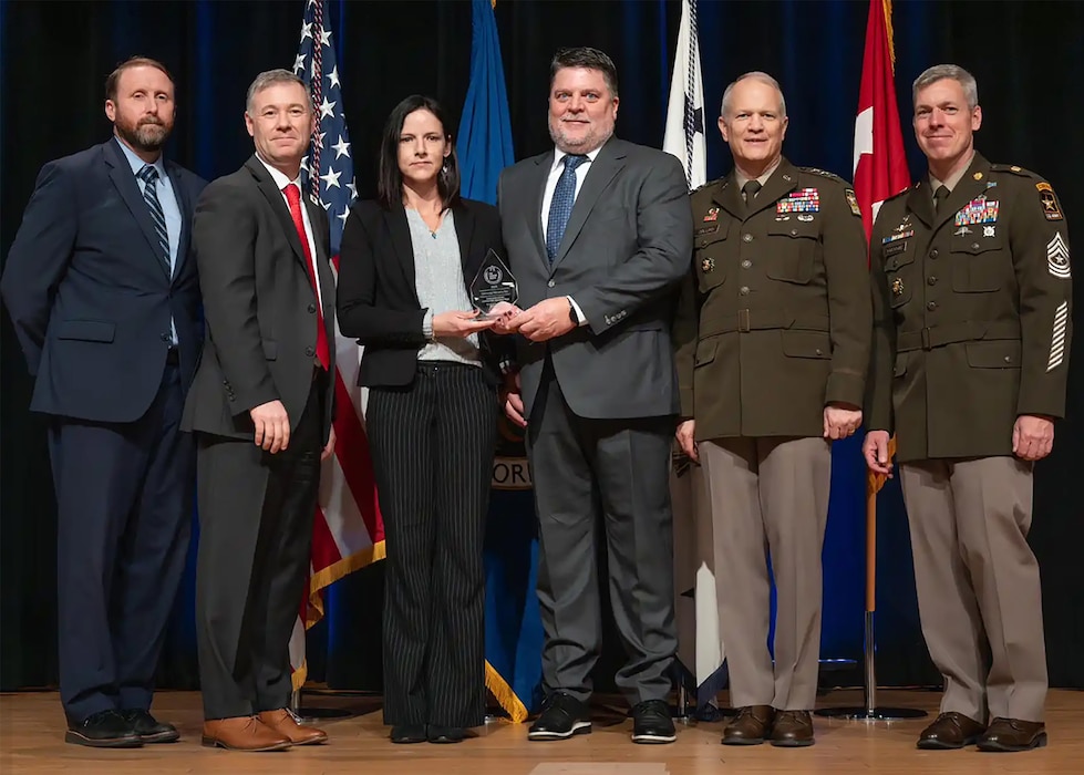 2 Soldiers and 4 Civilians Receiving award