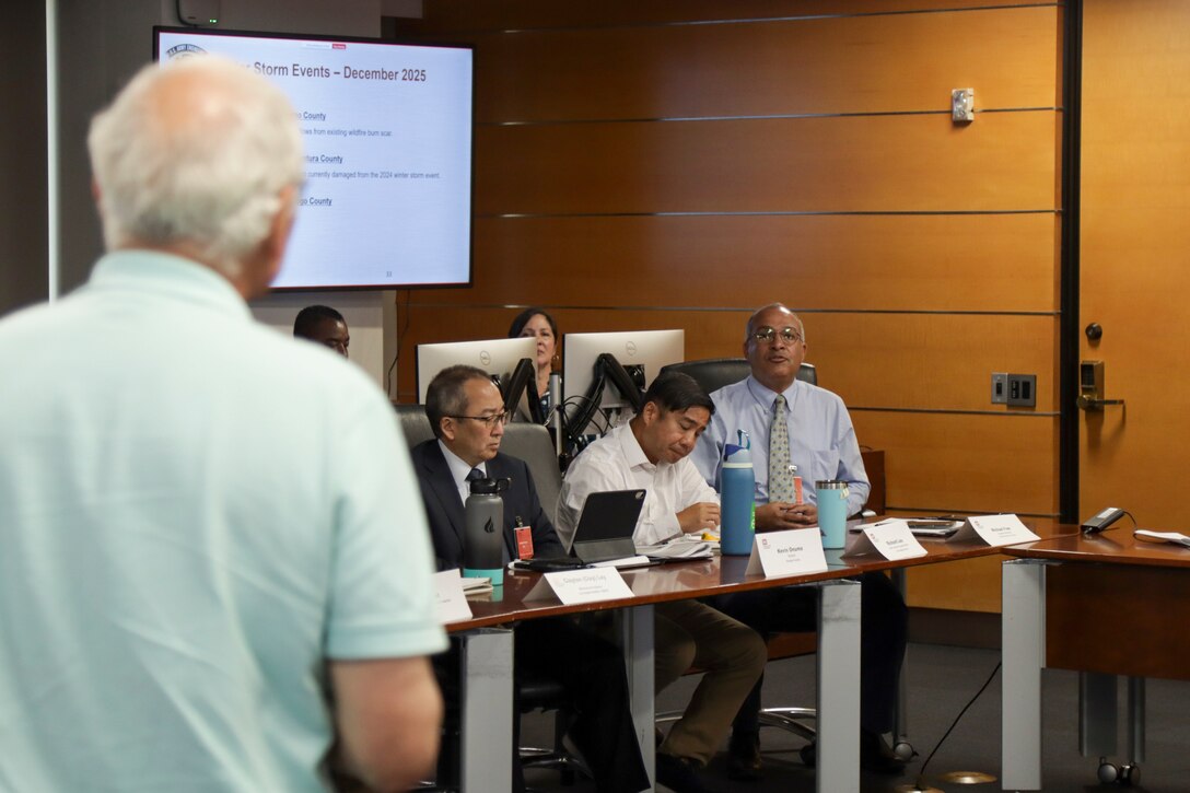 David Kingston, USACE Los Angeles District Emergency Management Branch chief, foreground, speaks with Michael Fam, engineering manager for San Bernadino County, during the April 7 Seven Counties Flood Directors meeting at the LA District headquarters building in downtown Los Angeles.