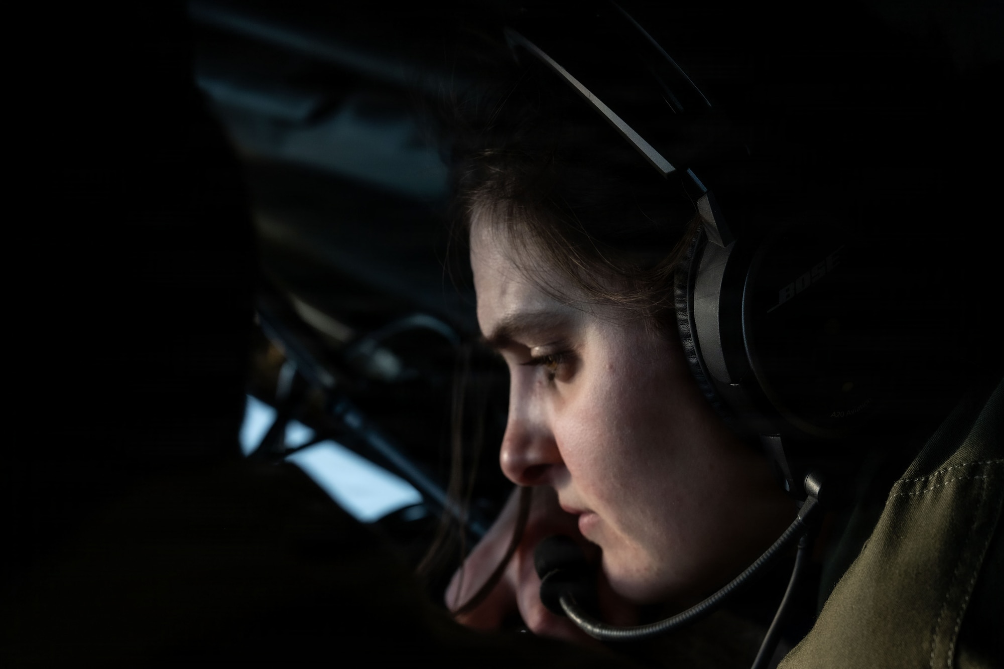 During the orientation flight, Paller trained to become an instructor while her instructor acted as an inexperienced boom operator, asking questions to simulate real training scenarios.