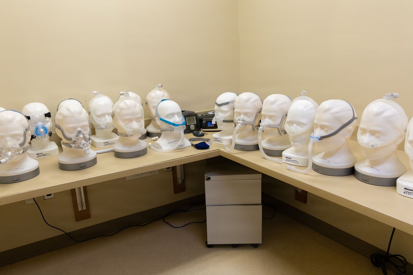 Display of masks for CPAP sleeping devices