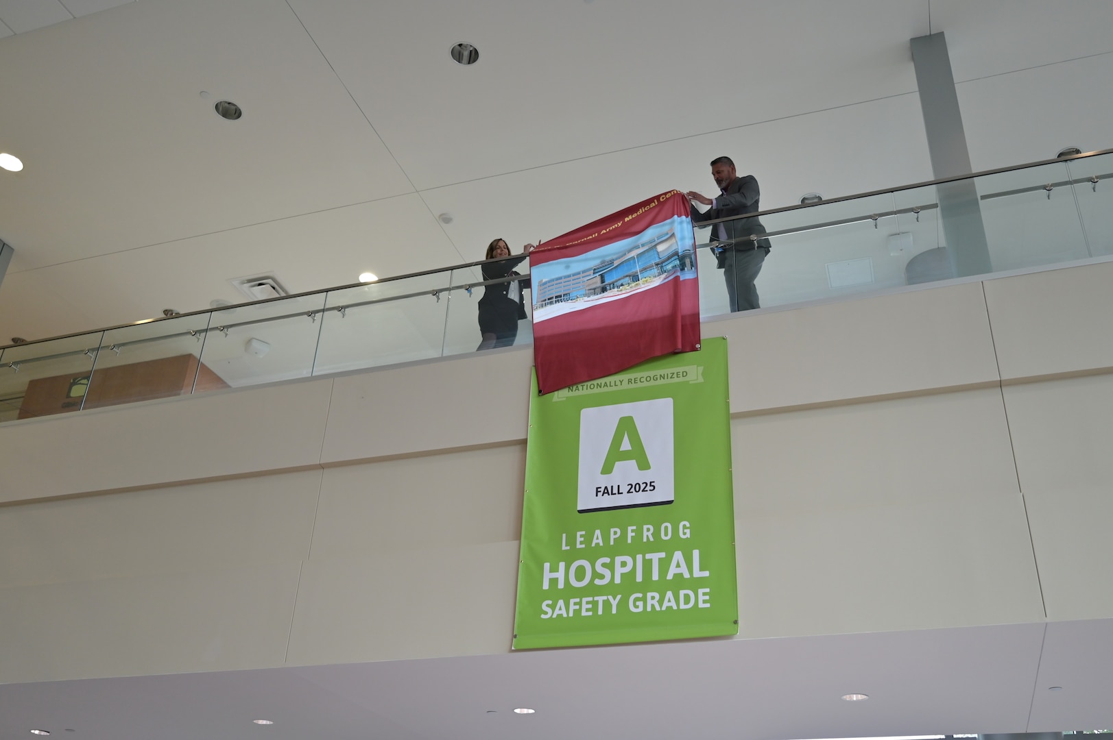 Leaders at Carl R. Darnall Army Medical Center unveil the hospital’s fourth consecutive Leapfrog “A” grade during a 10-year anniversary ceremony, recognizing the team’s continued commitment to safe, high-quality care.