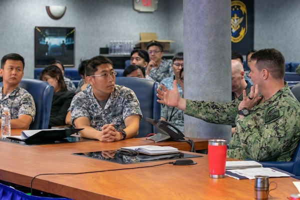 Capt. John P. Baggett, commodore of Destroyer Squadron 7 speaks with LTC Ivan Kwah, assigned to HD Intel Branch, HQ Fleet, Republic of Singapore Navy during staff talks aboard the U.S. 7th Fleet flagship USS Blue Ridge (LCC 19) as part of a scheduled port visit to RSS Singapura – Changi Naval Base, Singapore, April 6, 2026.