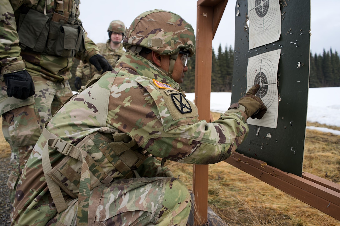 910th Engineer Support Company sharpens marksmanship skills