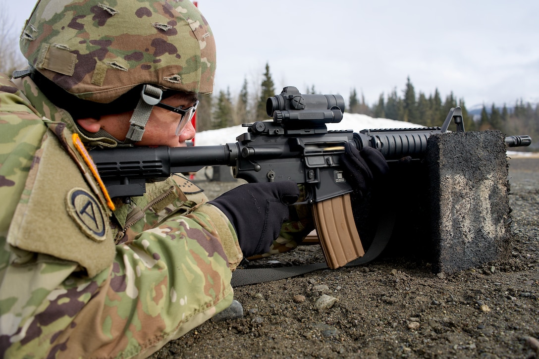 910th Engineer Support Company sharpens marksmanship skills