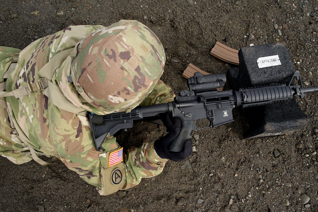 910th Engineer Support Company sharpens marksmanship skills