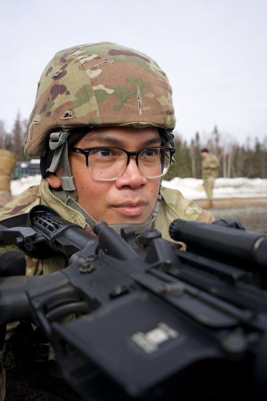 910th Engineer Support Company sharpens marksmanship skills