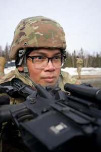 910th Engineer Support Company sharpens marksmanship skills