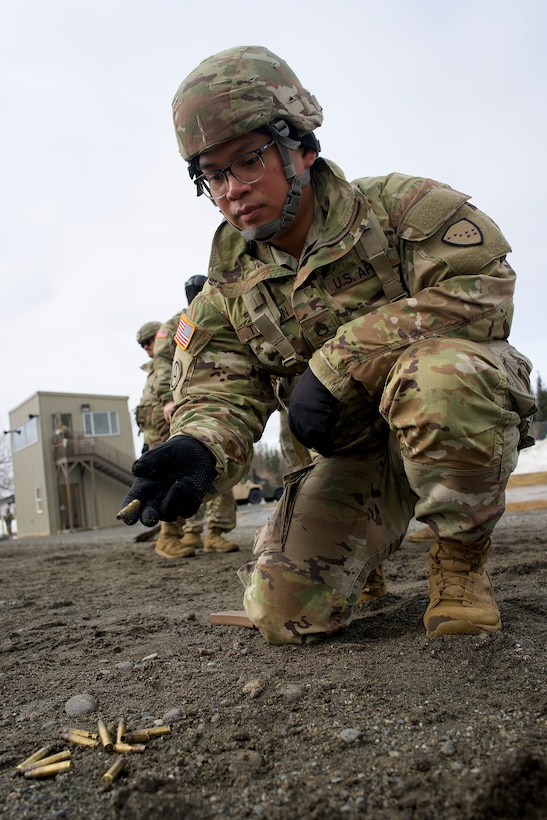 910th Engineer Support Company sharpens marksmanship skills